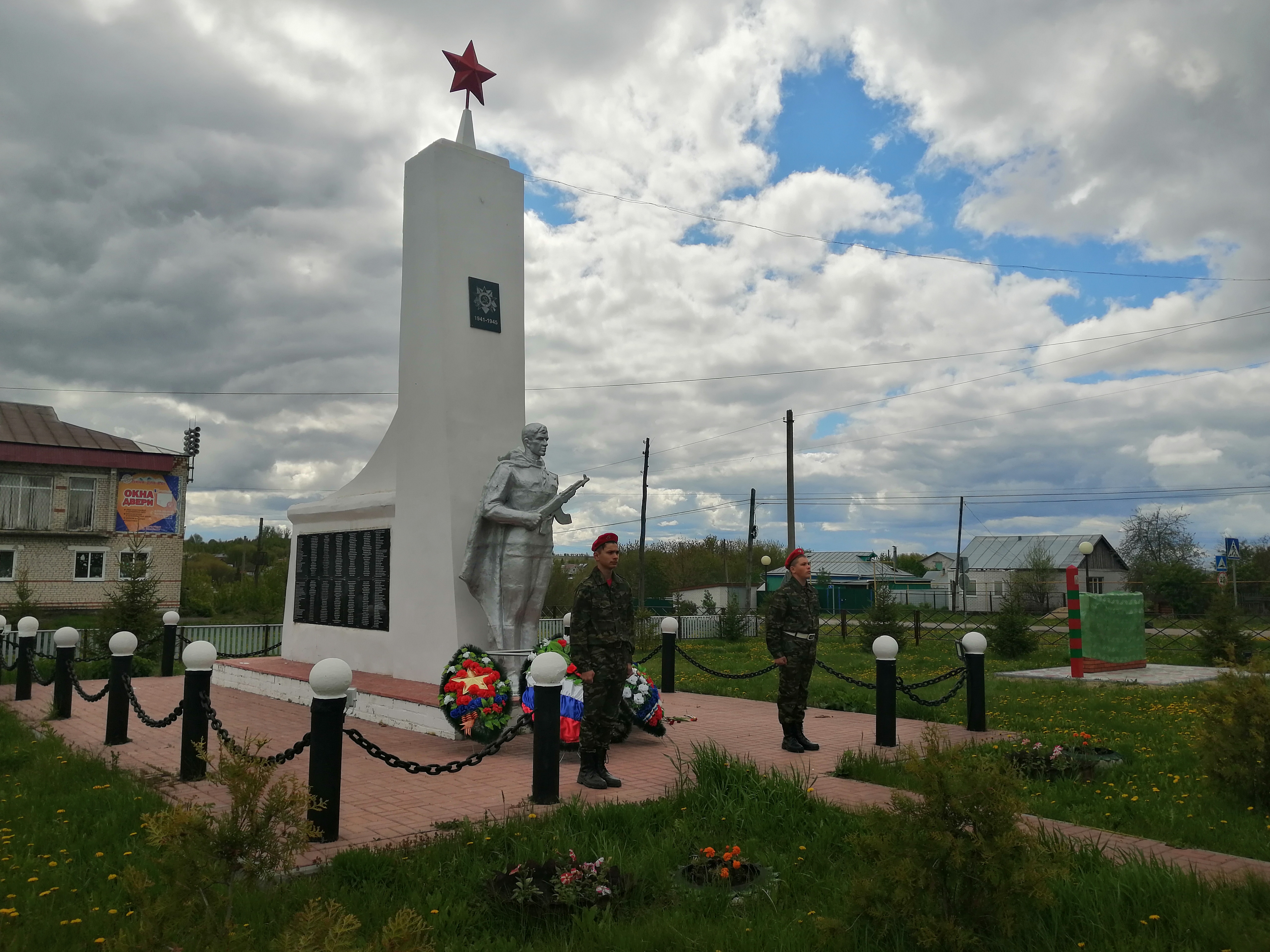 ОТКРЫТИЕ ПАМЯТНИКА «ПОГРАНИЧНИКАМ ВСЕХ ПОКОЛЕНИЙ ПОСВЯЩАЕТСЯ» В С. ПЕТРЯКСЫ  ПИЛЬНИНСКОГО РАЙОНА — Нижегородский пограничник